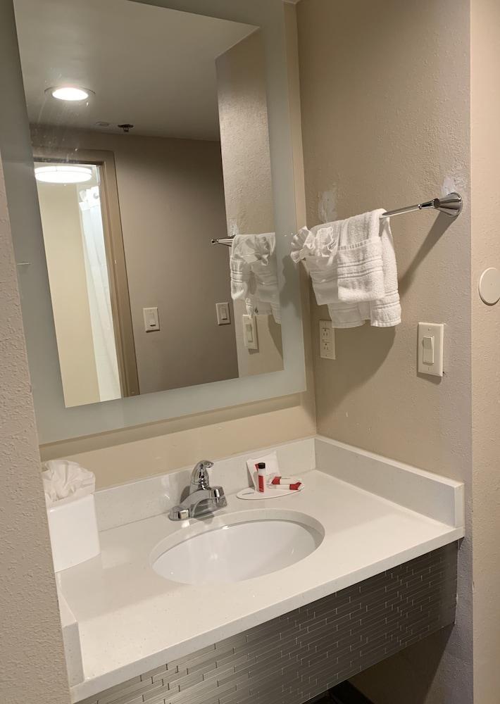 Days Inn By Wyndham Horsham Philadelphia Екстериор снимка