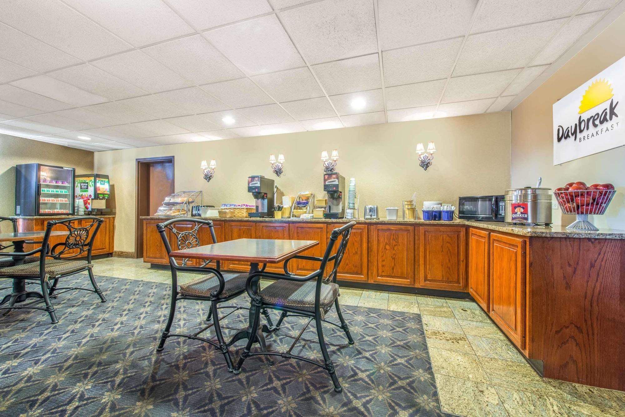 Days Inn By Wyndham Horsham Philadelphia Екстериор снимка