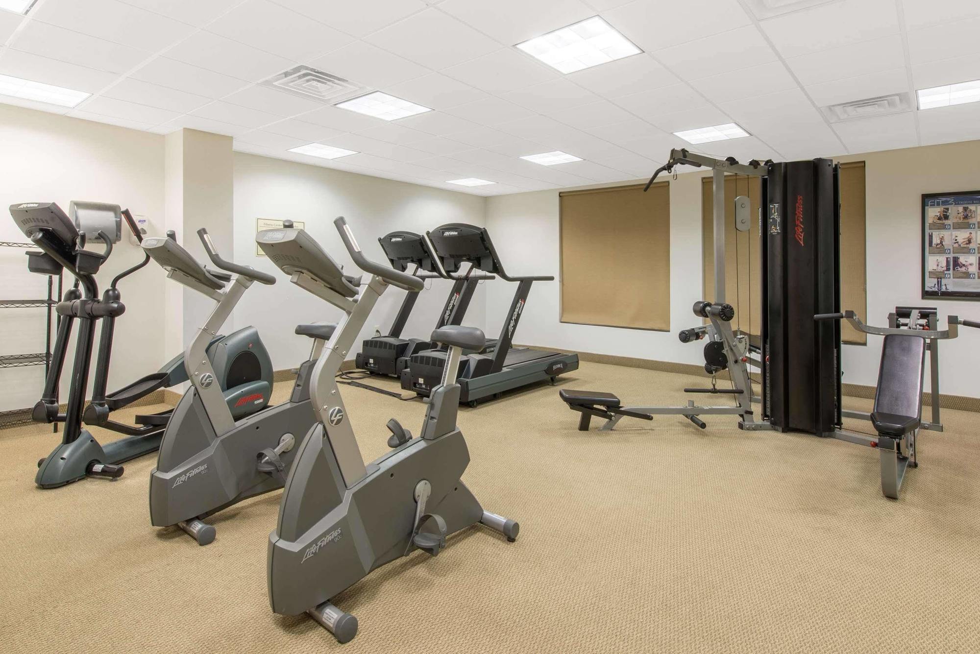 Days Inn By Wyndham Horsham Philadelphia Екстериор снимка