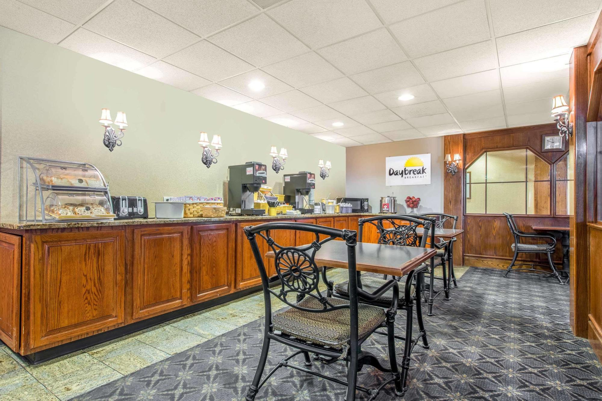 Days Inn By Wyndham Horsham Philadelphia Екстериор снимка