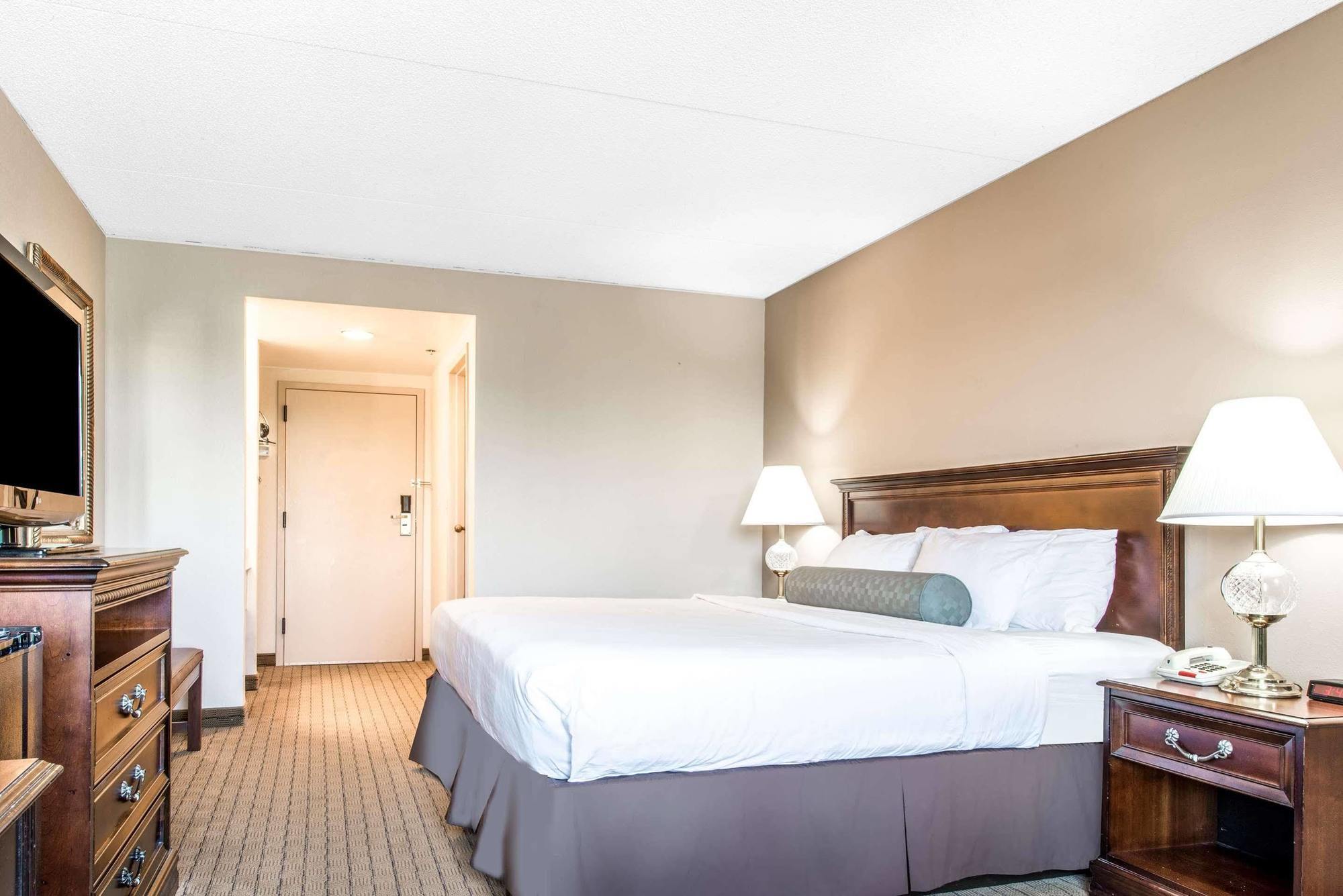 Days Inn By Wyndham Horsham Philadelphia Екстериор снимка