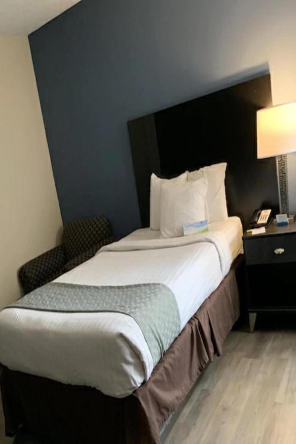 Days Inn By Wyndham Horsham Philadelphia Екстериор снимка