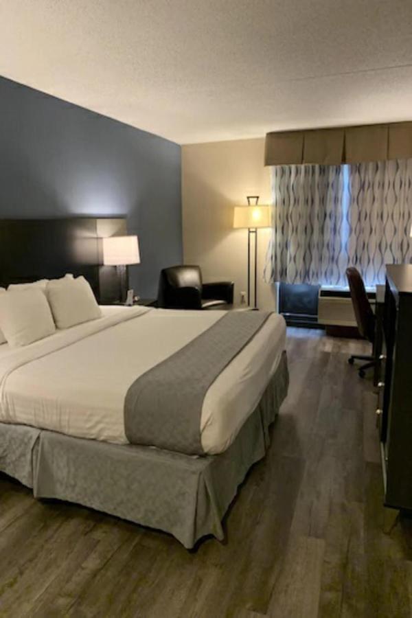 Days Inn By Wyndham Horsham Philadelphia Екстериор снимка