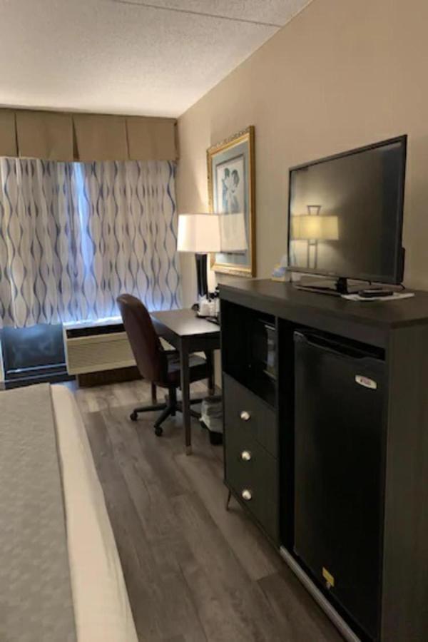Days Inn By Wyndham Horsham Philadelphia Екстериор снимка